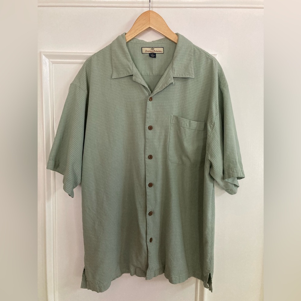 Tommy Bahama 100% Silk Short Sleeve Button Down